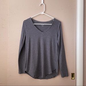 Old Navy everywear gray striped v-neck long sleeve